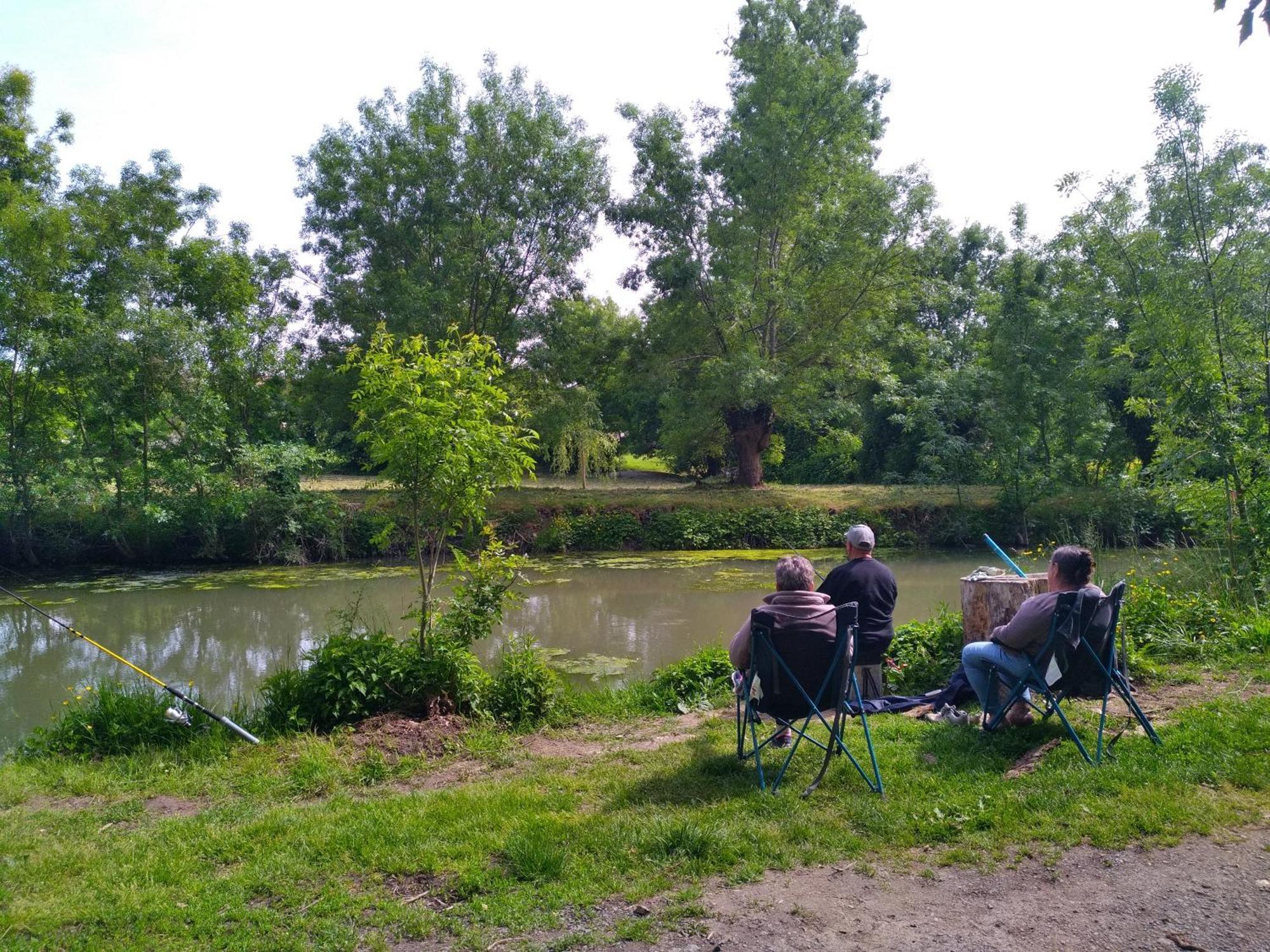 Hotel La Ferme Du Marais Poitevin - Roulotte Benet Exteriér fotografie