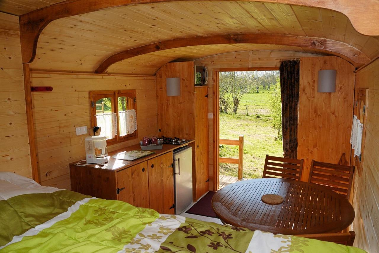 Hotel La Ferme Du Marais Poitevin - Roulotte Benet Exteriér fotografie
