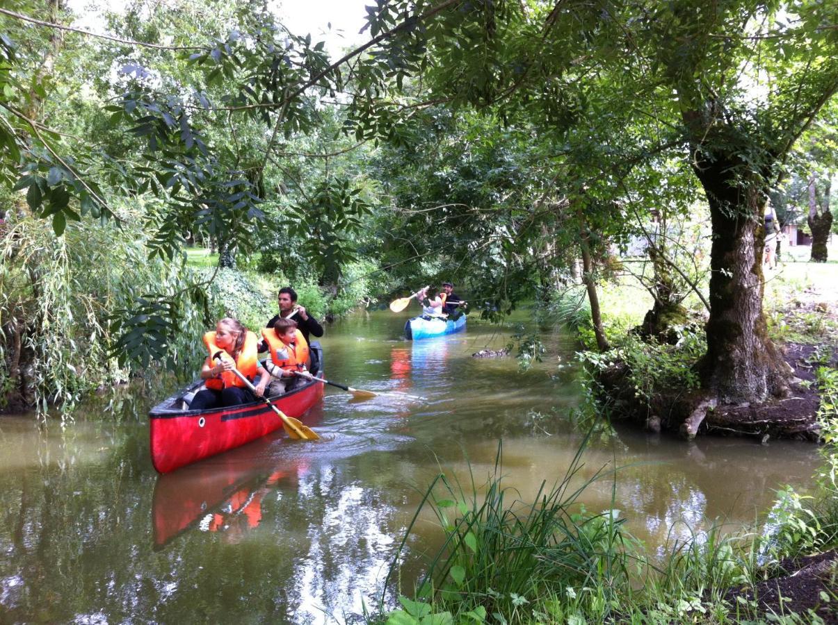 Hotel La Ferme Du Marais Poitevin - Roulotte Benet Exteriér fotografie